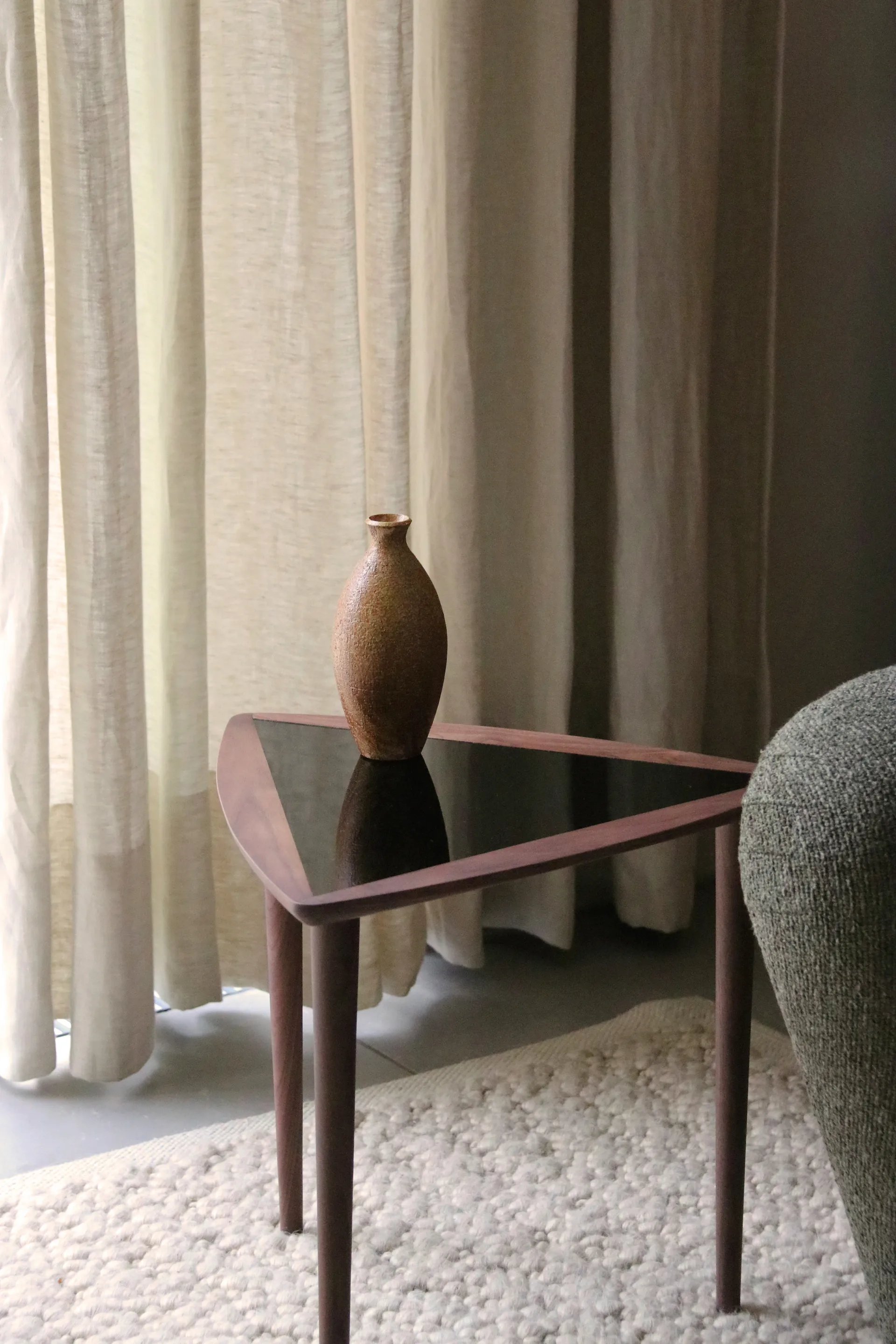 Umanoff ネスティングサイドテーブル, Walnut-black Audo Copenhagen | オドー・コペンハーゲン