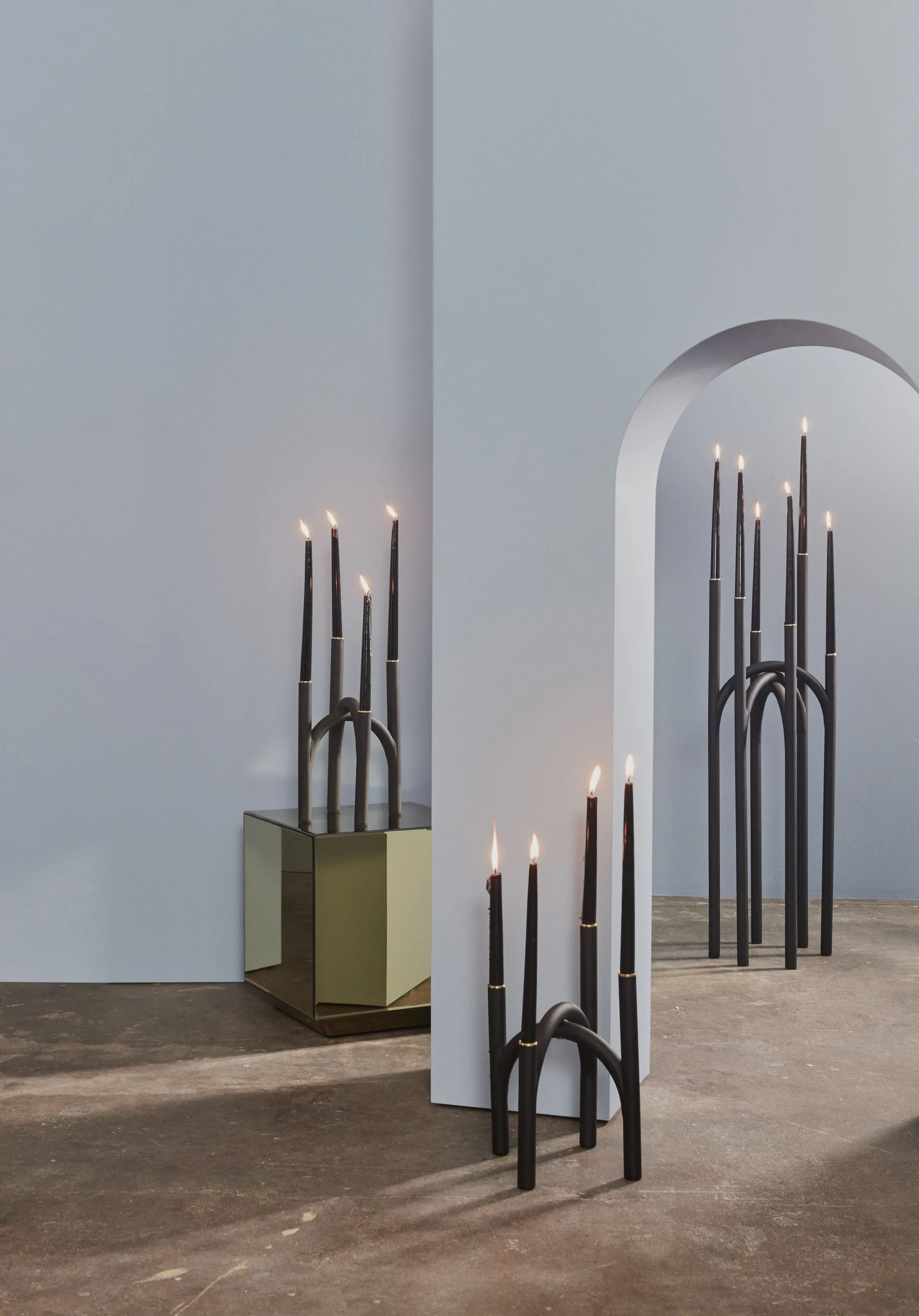 Angui キャンドルスティック 34 cm, Black-gold AYTM | アイテム