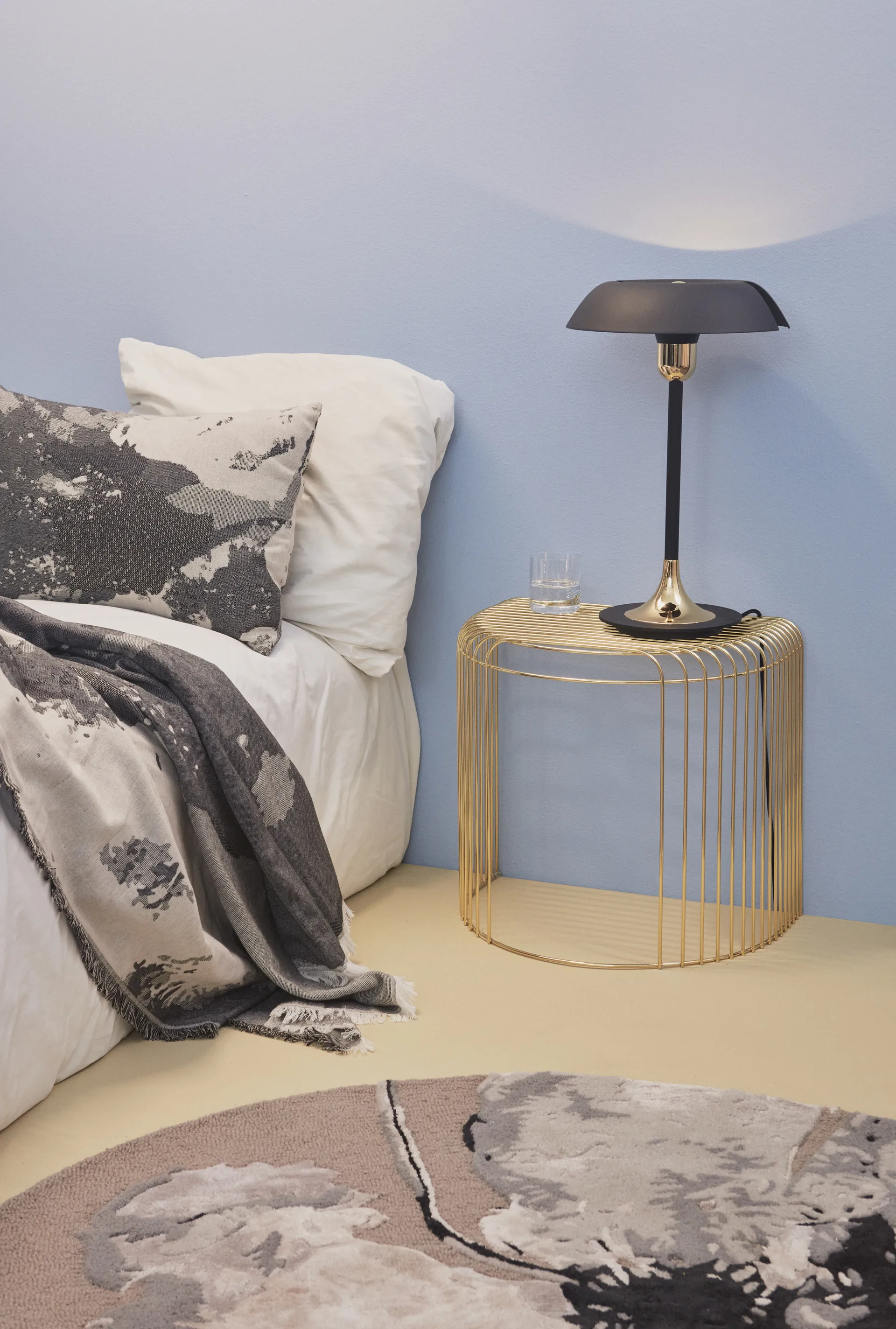 Curva テーブル 45 cm, Gold AYTM | アイテム