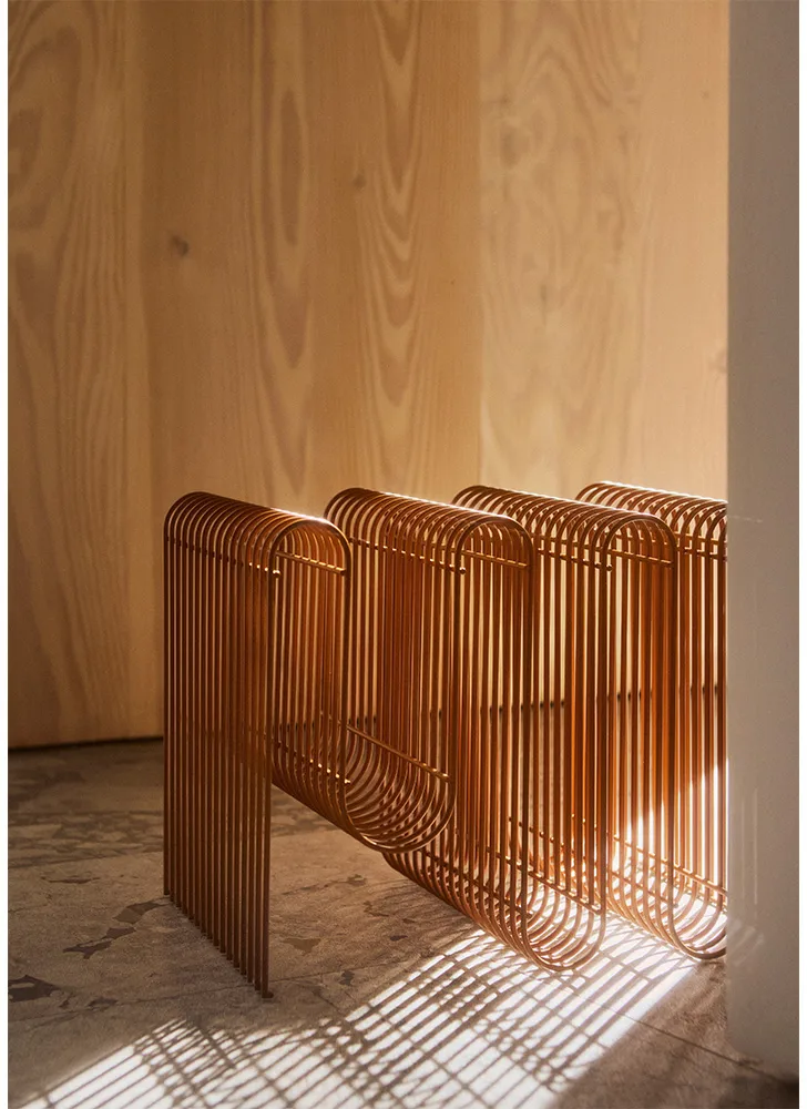 Curva ニュースペーパースタンド H40 cm, Amber AYTM | アイテム