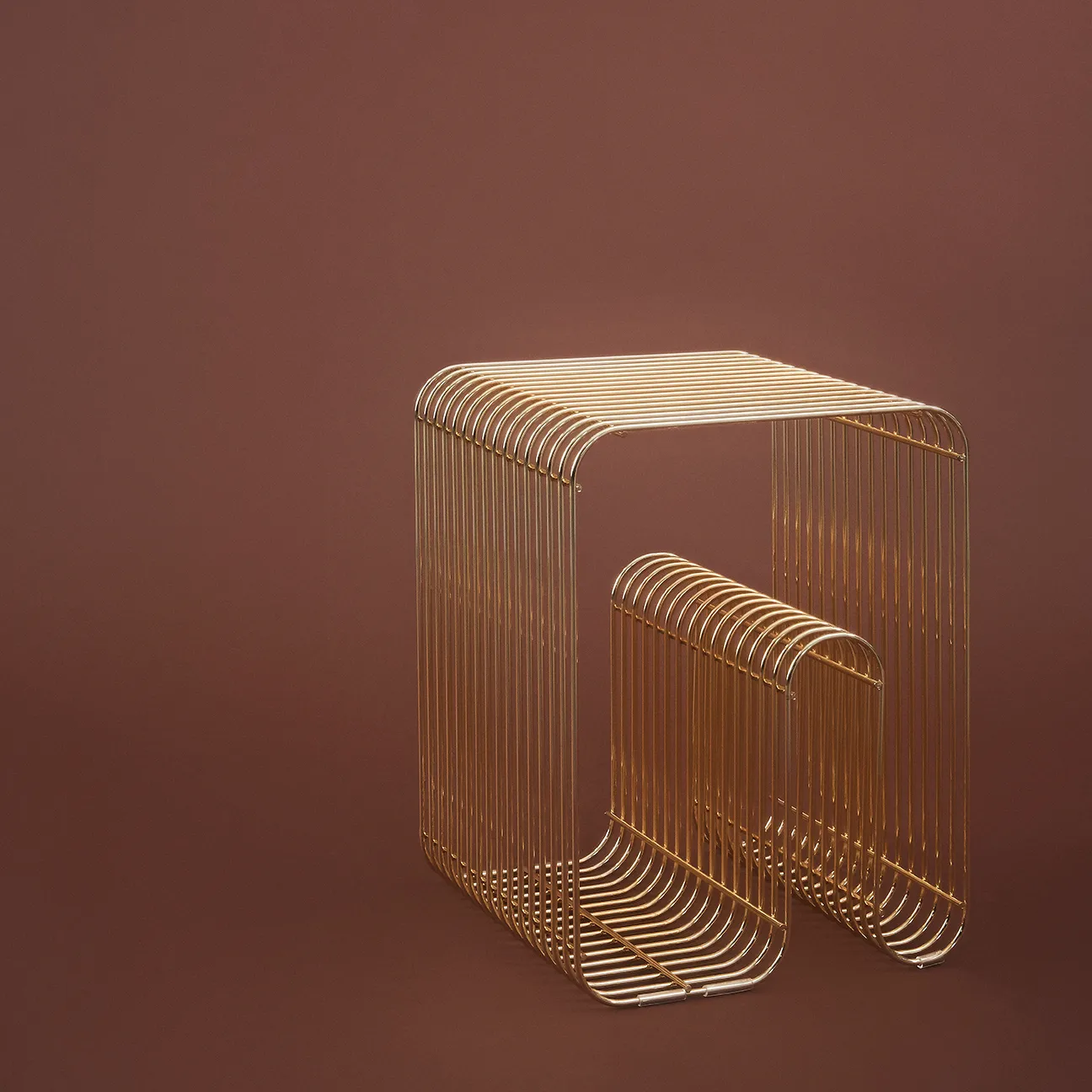 Curva スツール H43 cm, Brass AYTM | アイテム