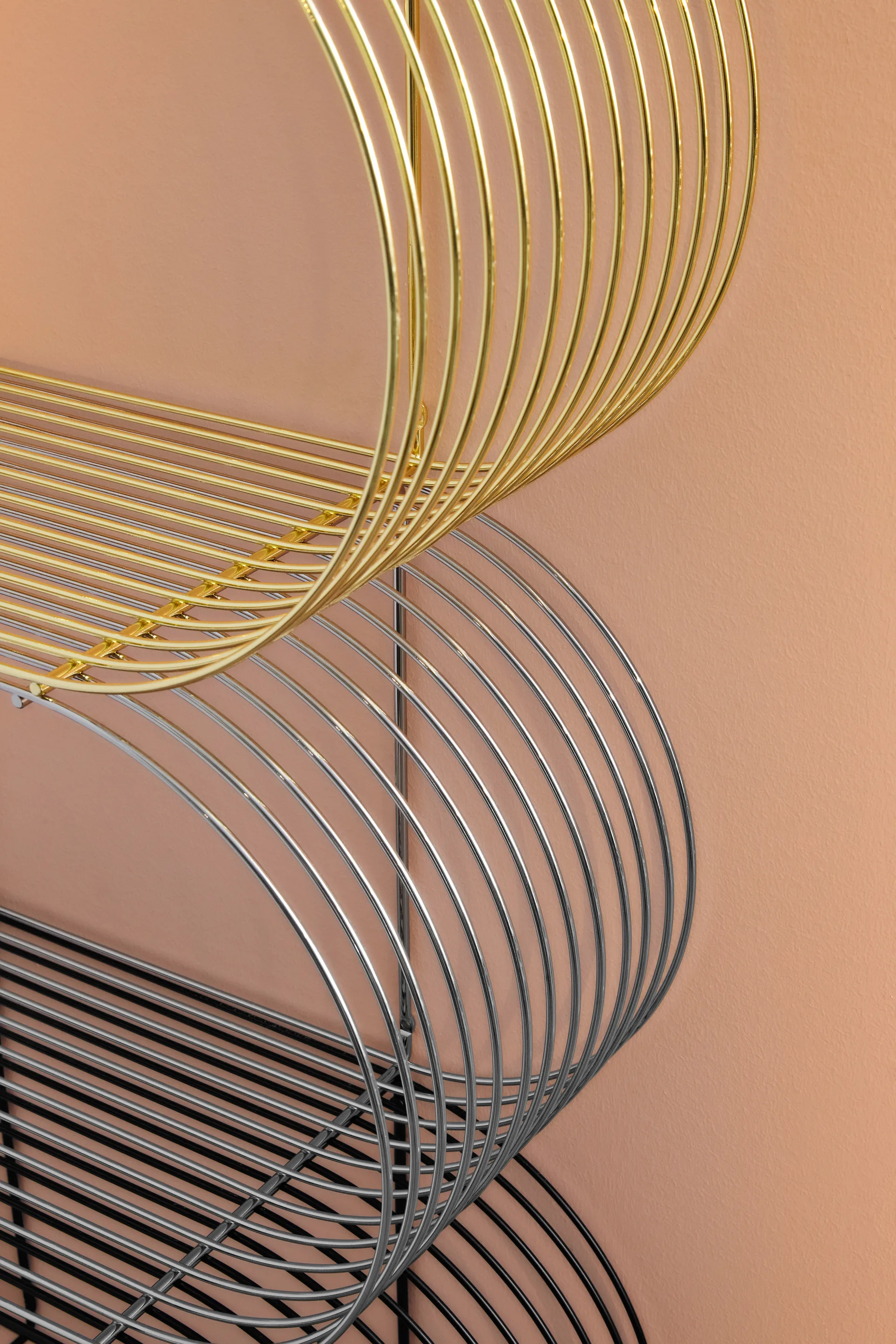 Curva ウォールシェルフ L61.4 cm, Gold AYTM | アイテム