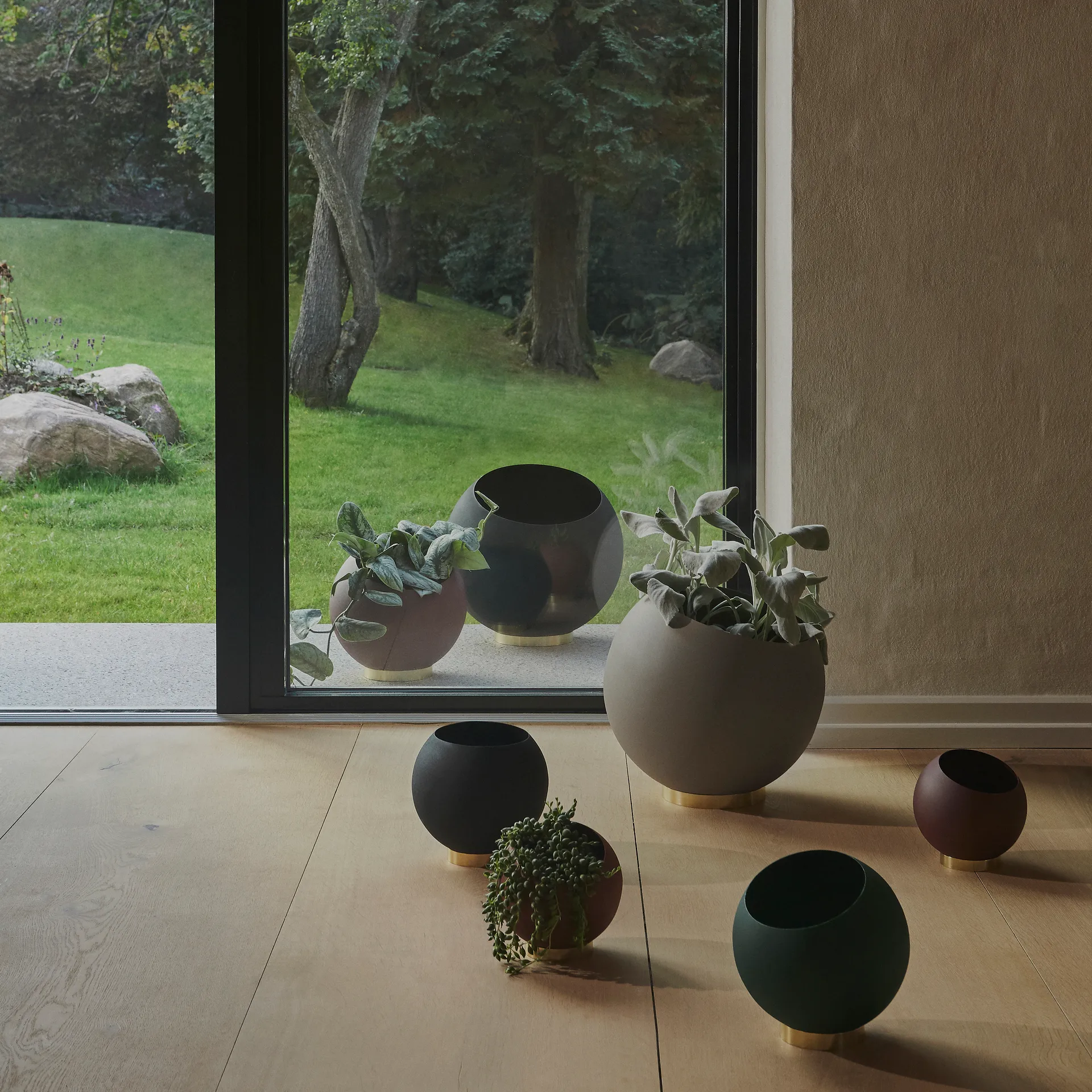 Globe 植木鉢 Ø43 cm, Black AYTM | アイテム