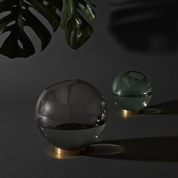 Globe 花瓶 ミディアム - green-brass - AYTM | アイテム