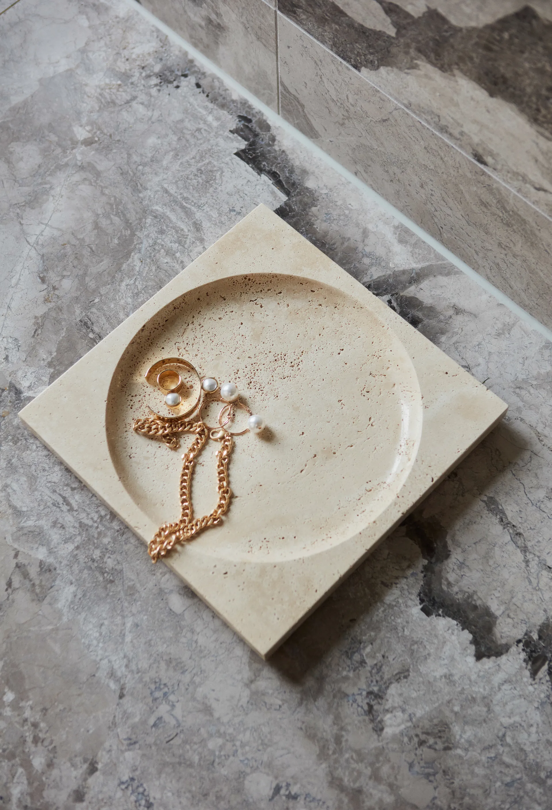 Regina ソーサー travertine, 30x30 cm AYTM | アイテム