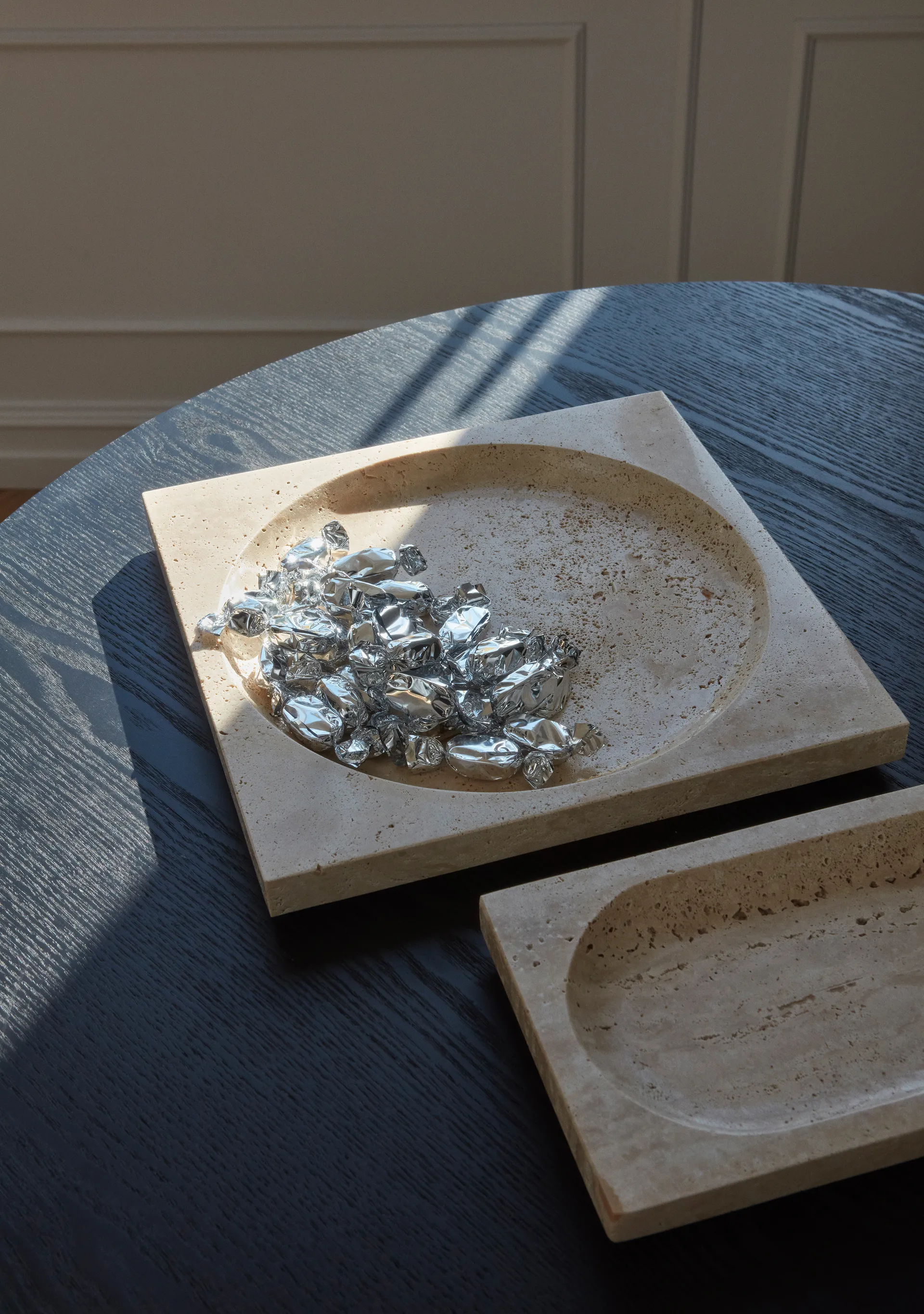 Regina ソーサー travertine, 30x30 cm AYTM | アイテム