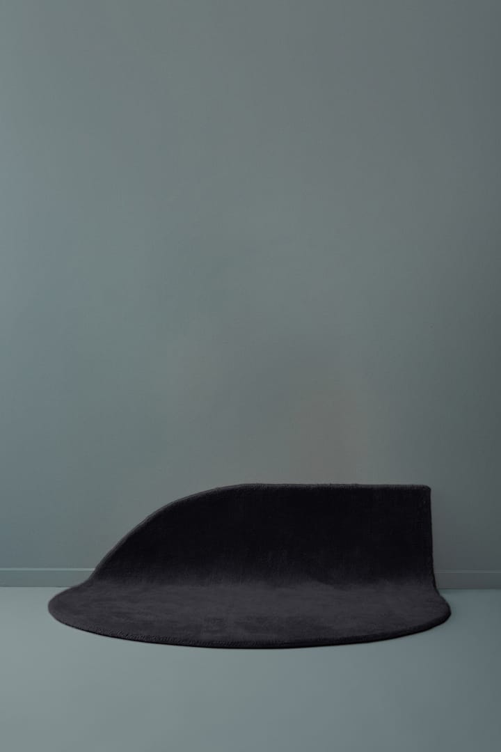 Stilla ラグ 265x220 cm, Anthracite AYTM | アイテム
