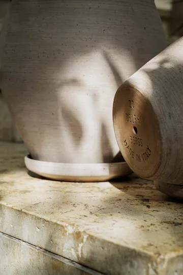 Delphi ポット 受け皿付き - Grey, Ø20 cm - Bergs Potter | バーグスポッター