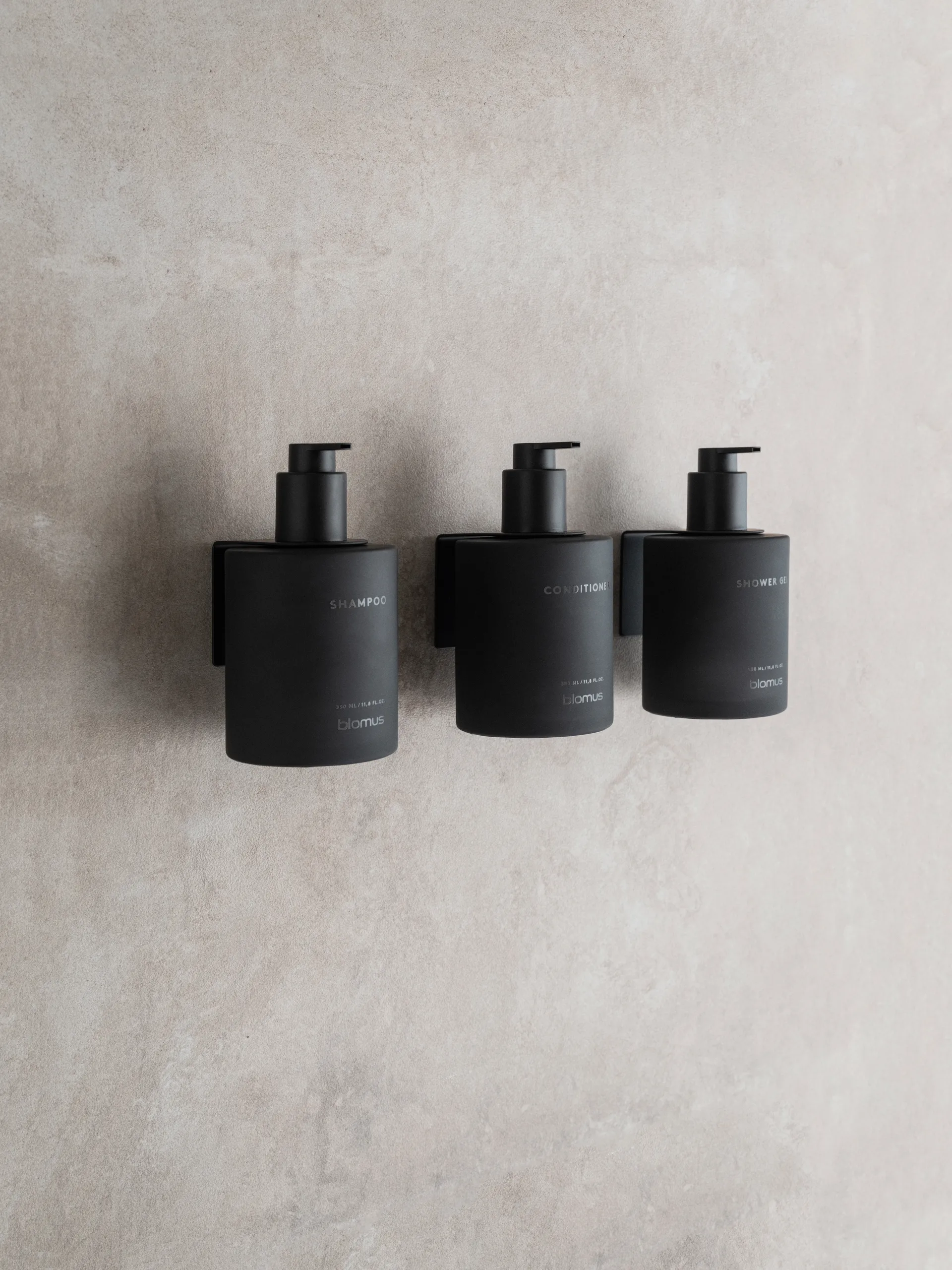 Kirei ガラスボトル 壁掛けホルダー付き 3パック, Smoke, glue-mounted Blomus | ブロムス