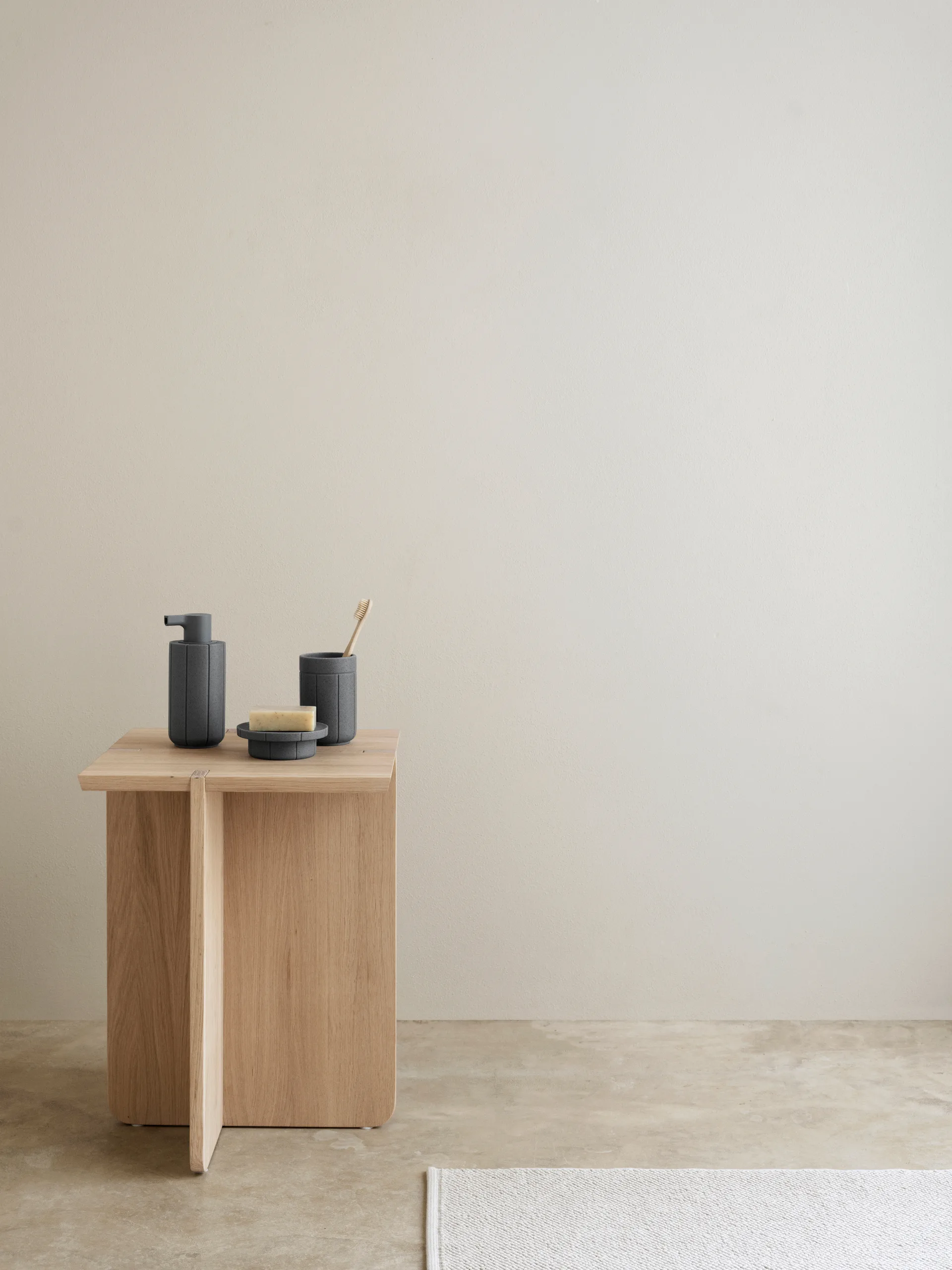 Kua ソープディスペンサー, Cedar Wood, 30 cl Blomus | ブロムス