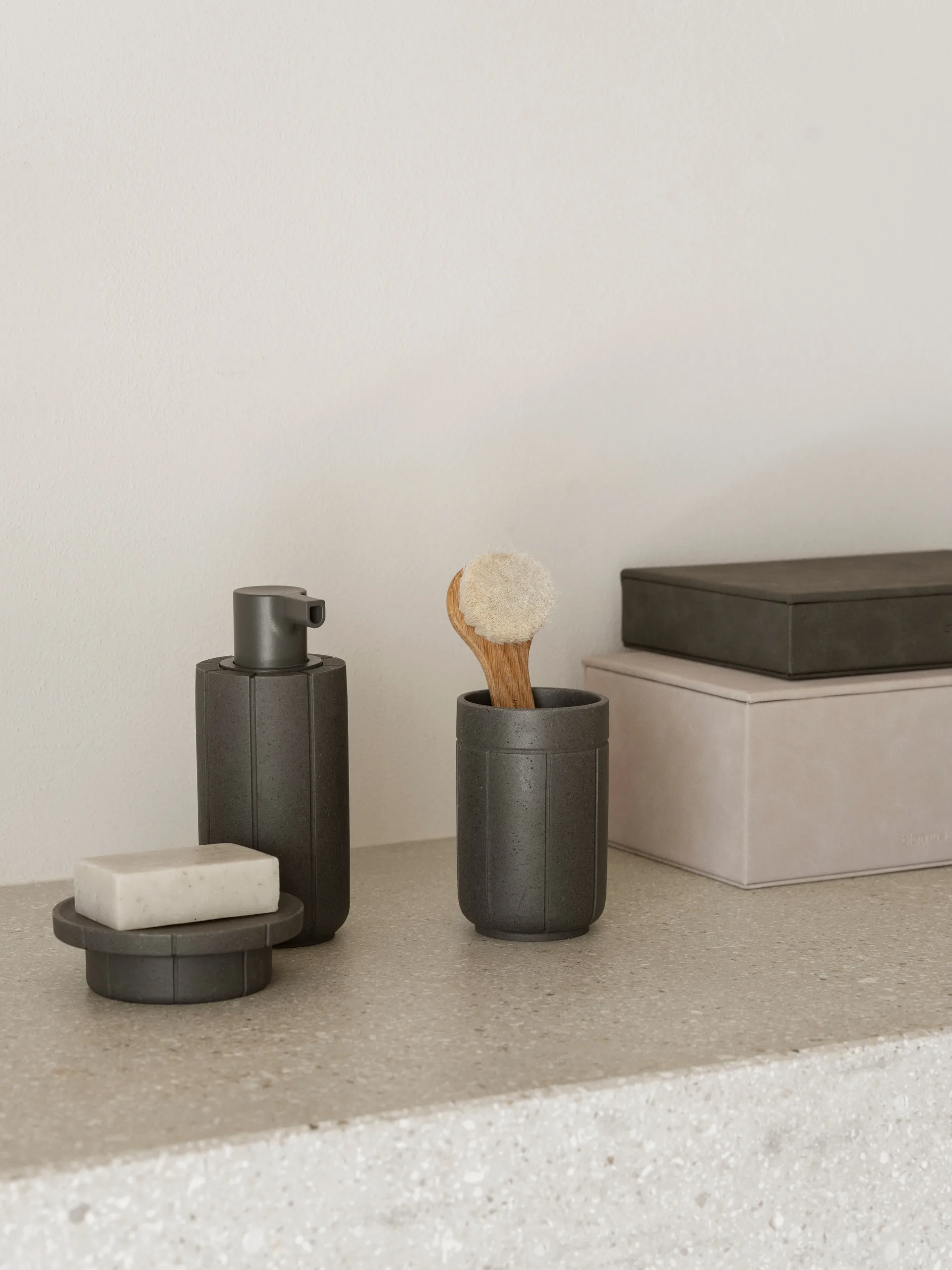 Kua ソープディスペンサー, Cedar Wood, 30 cl Blomus | ブロムス