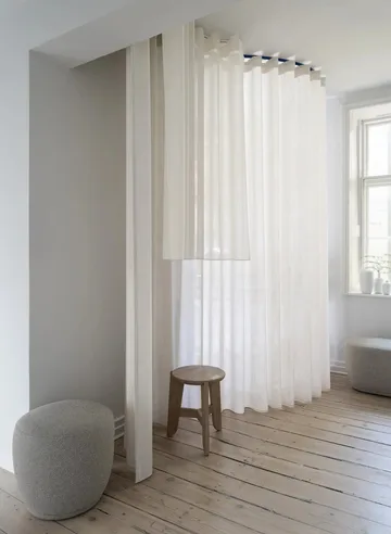 Kuon プーフ Ø48x45 cm - Boucla beige - Blomus | ブロムス