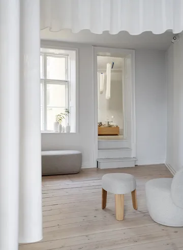 Kuon プーフ Ø48x45 cm - Boucla beige - Blomus | ブロムス