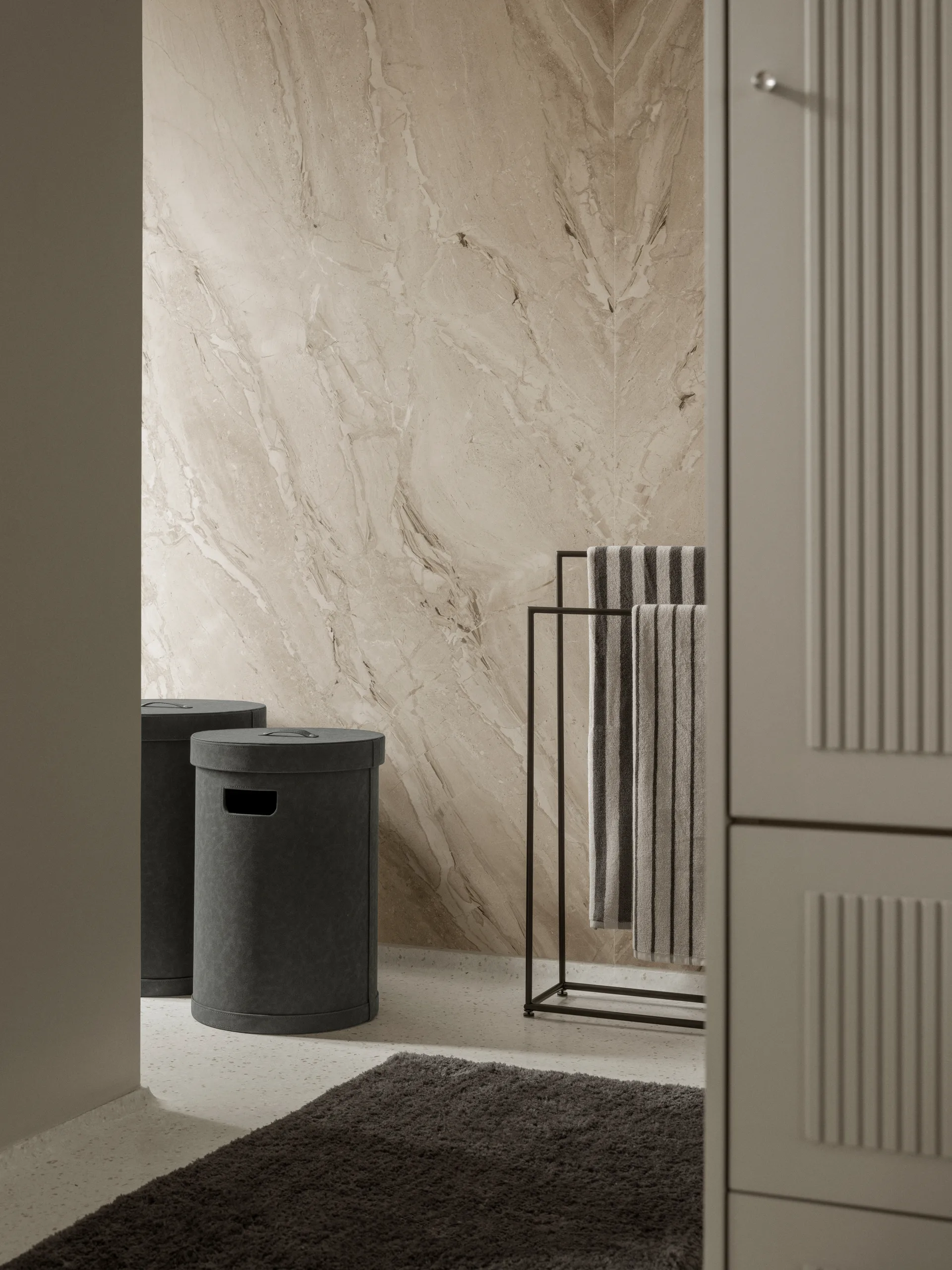 Modo タオルレール, Black, 86x60x18.5 cm Blomus | ブロムス