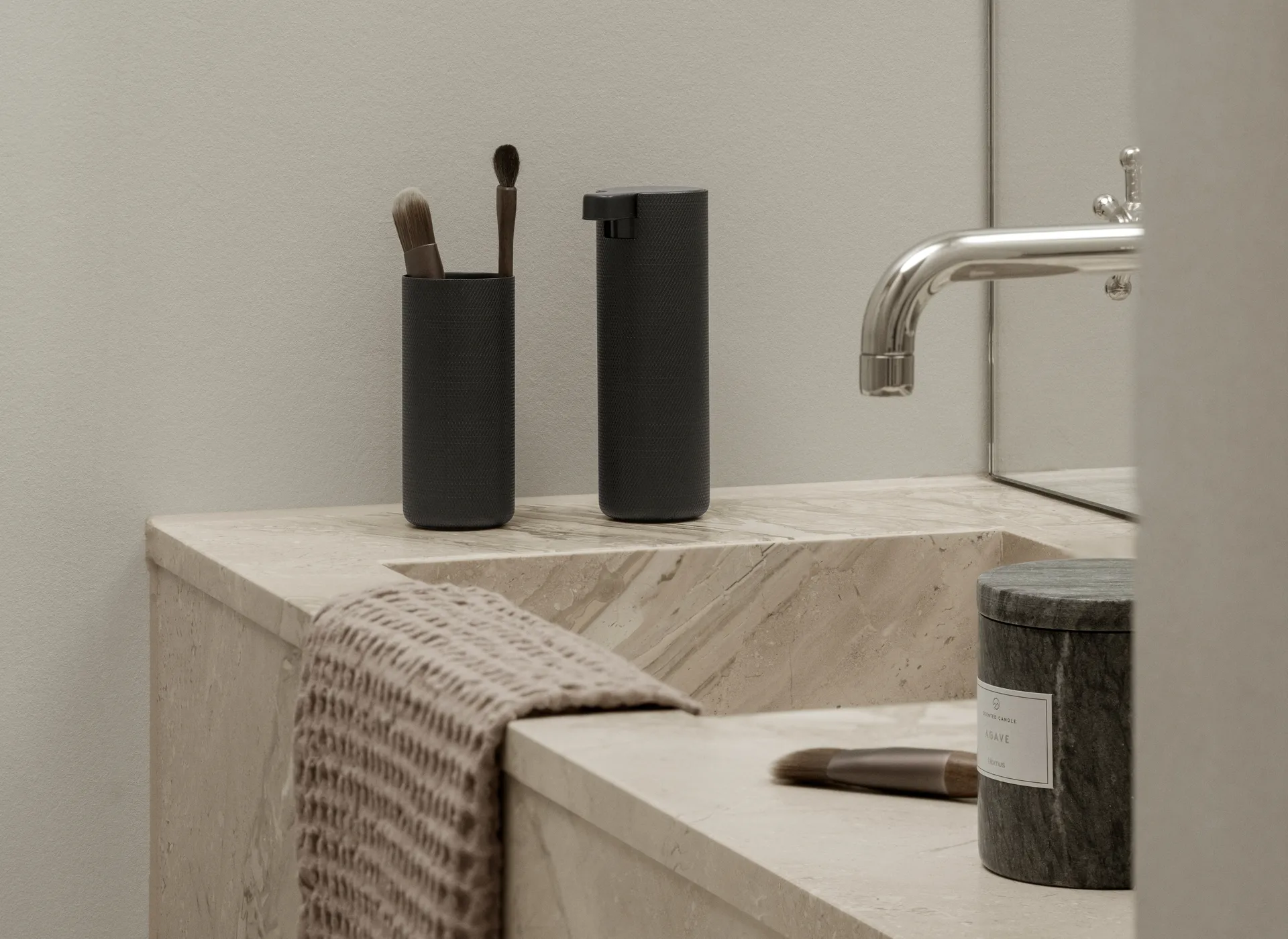 Modo Rof トゥースブラシホルダー, Black, Ø5.5x12 cm Blomus | ブロムス
