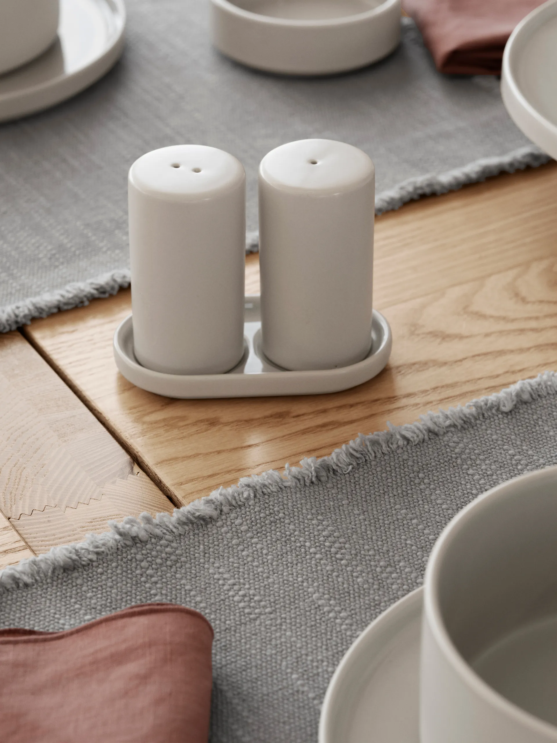 Pilar ソルト＆ペッパーシェイカー 2点セット, Moonbeam, Ø4.5x11.5 cm Blomus | ブロムス