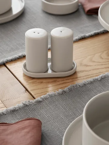 Pilar ソルト＆ペッパーシェイカー 2点セット - Moonbeam, Ø4.5x11.5 cm - Blomus | ブロムス