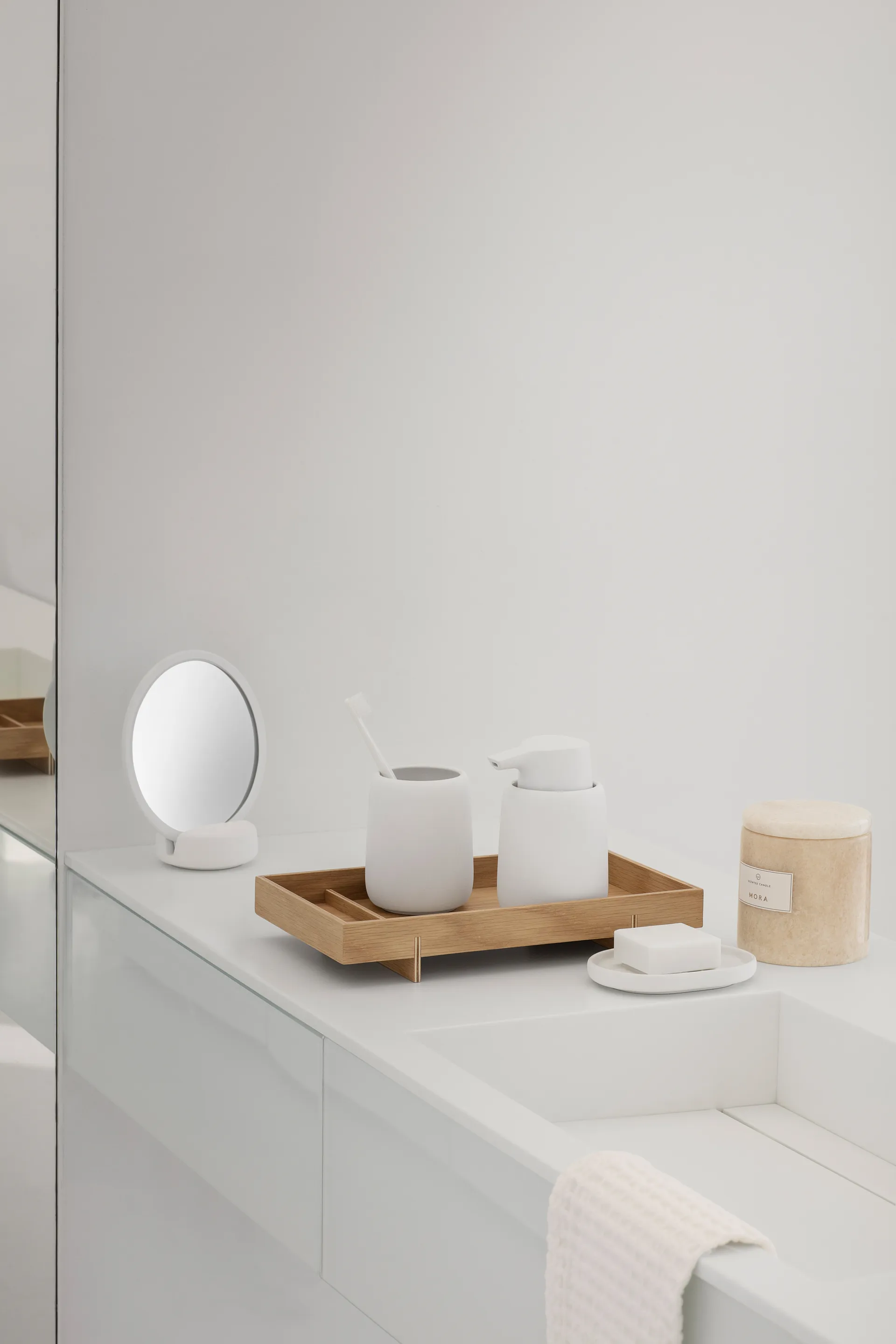 Sono Vanity テーブル ミラー Ø17 cm, White Blomus | ブロムス