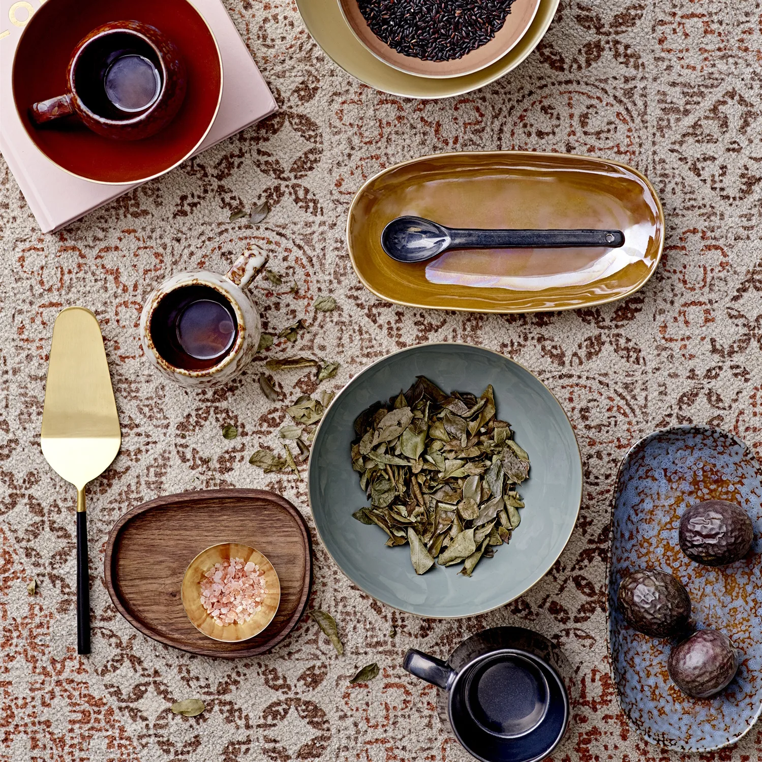 Bloomingville ケーキスライス 28 cm, black-gold Bloomingville | ブルーミングヴィル