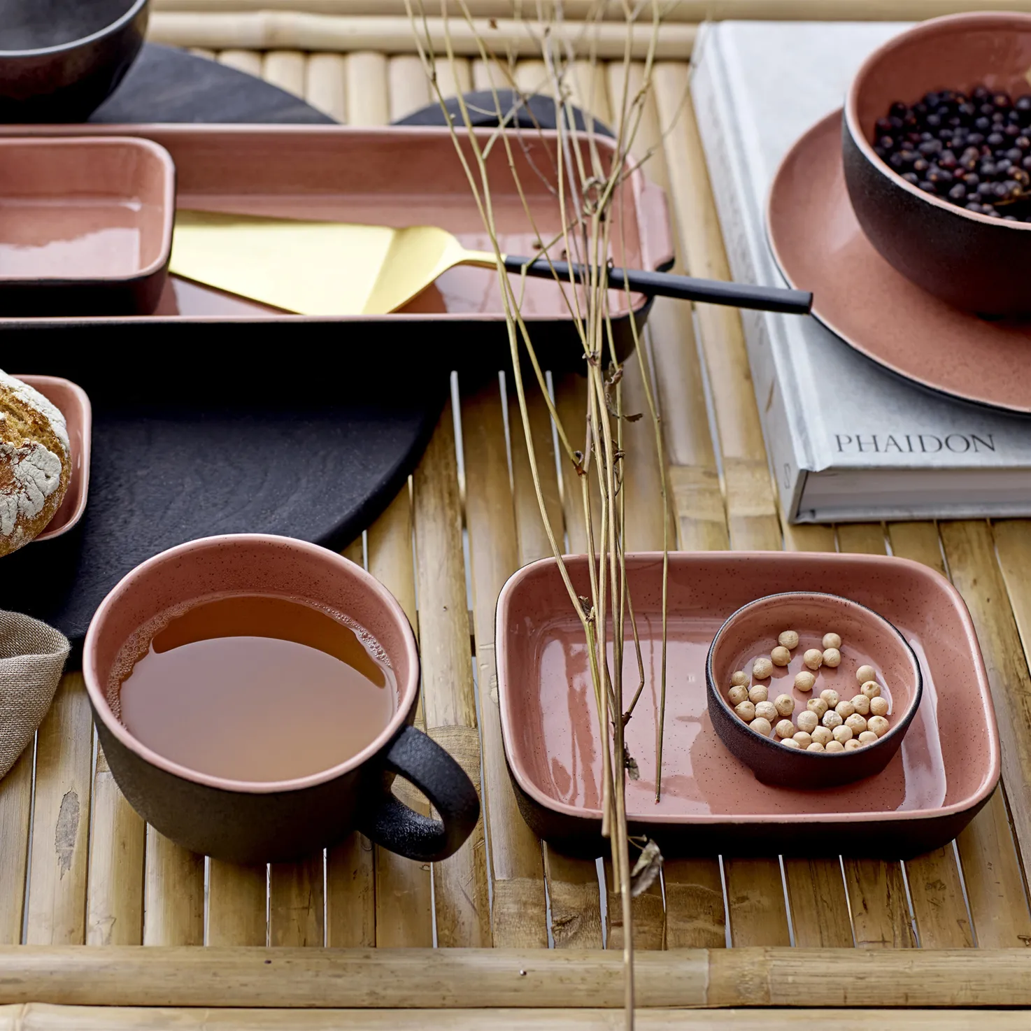 Bloomingville ケーキスライス 28 cm, black-gold Bloomingville | ブルーミングヴィル