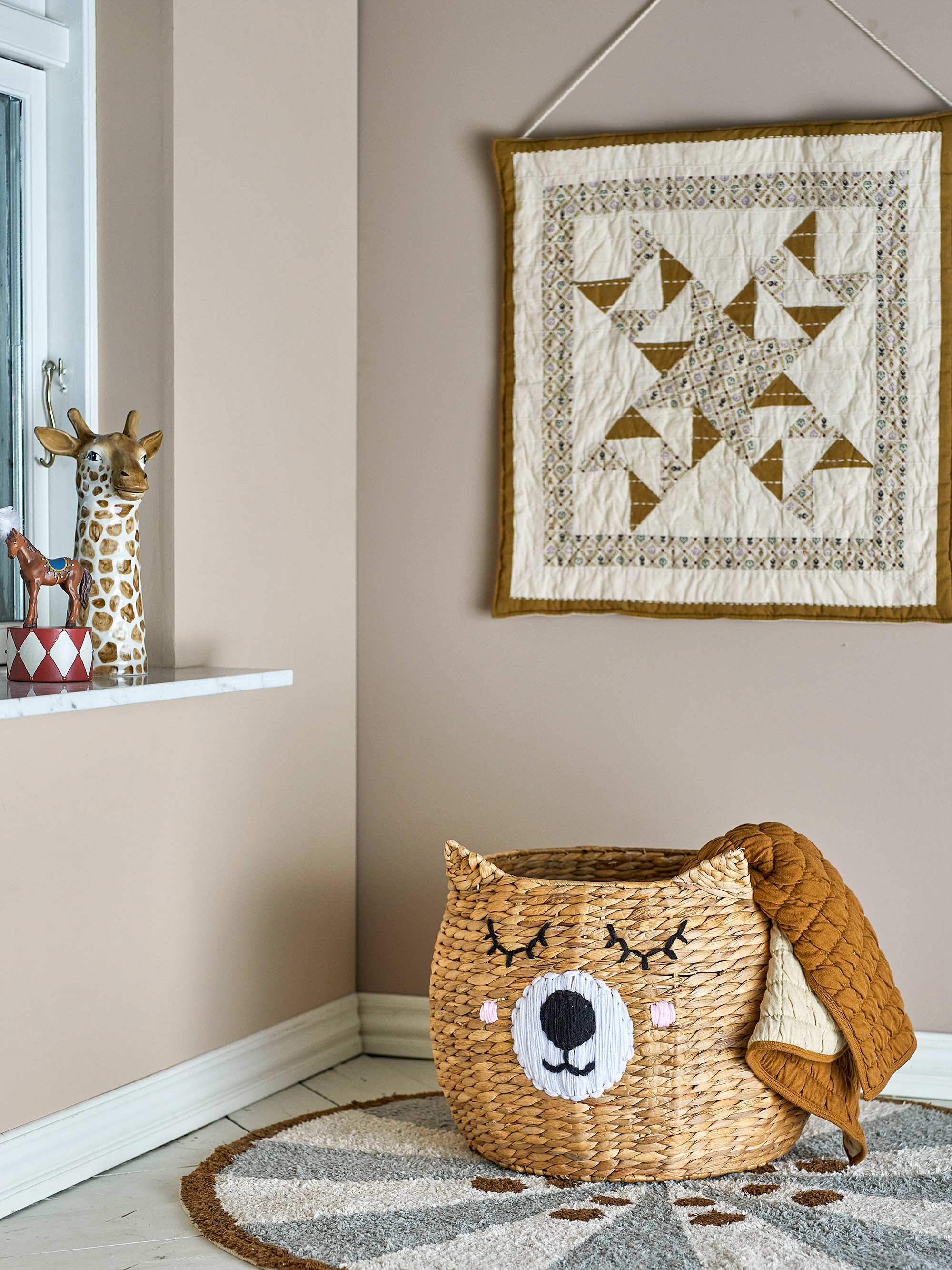 Bloomingvilleブルーミングヴィル　クッション　パッチワーク Bloomingville/Trudy Cushion 鳥型のクッション – HOWMORE LIVING
