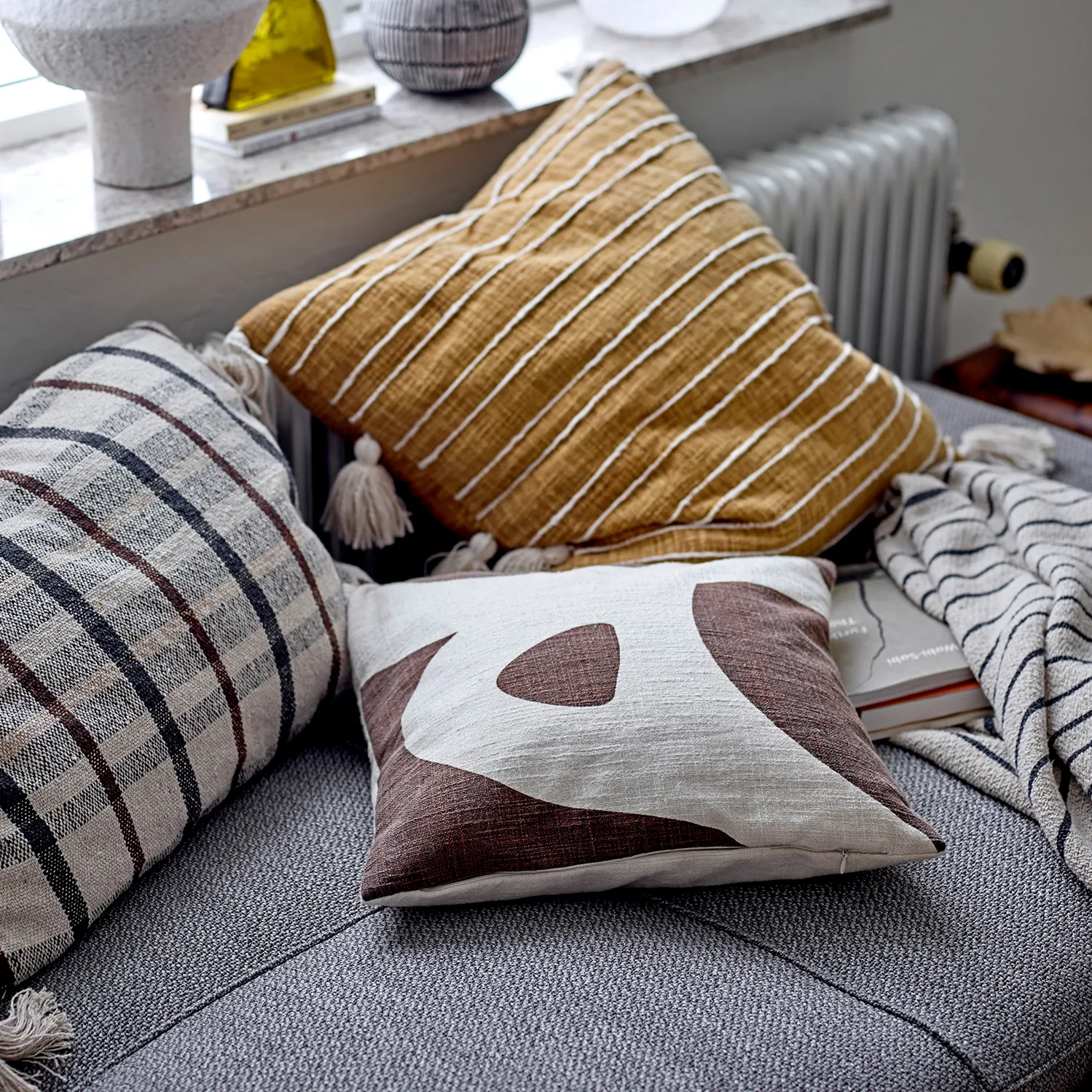 Emely クッション タッセル付き 55x55 cm, yellow Bloomingville | ブルーミングヴィル