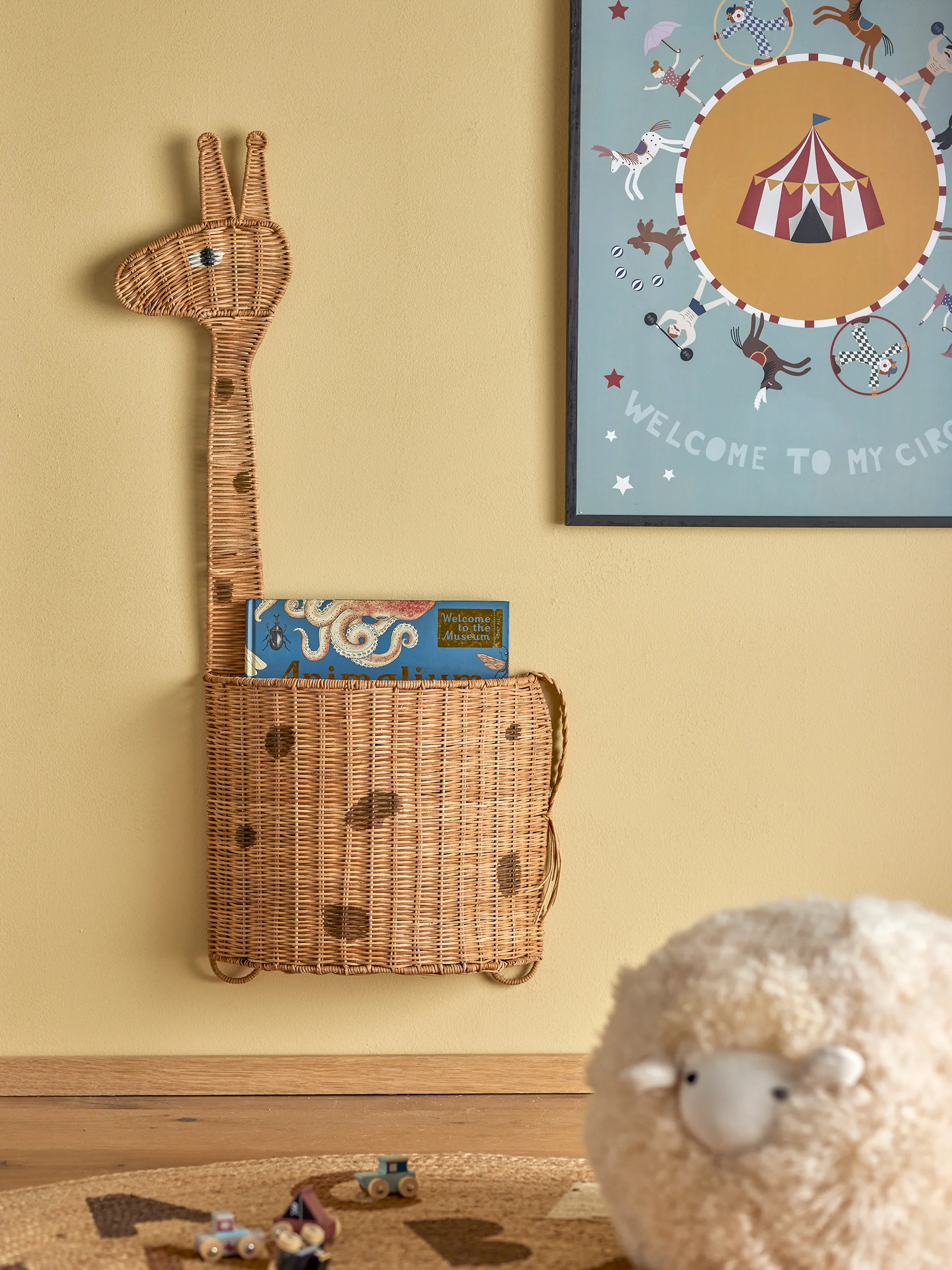 Philine 壁掛け 収納バスケット 90 cm, Nature giraffe Bloomingville | ブルーミングヴィル
