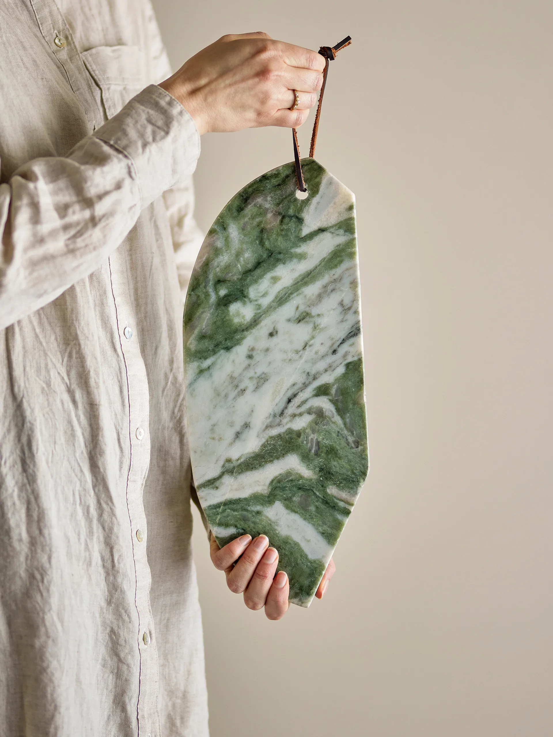 Ziggy カッティングボード 15x38 cm, Green marble Bloomingville | ブルーミングヴィル