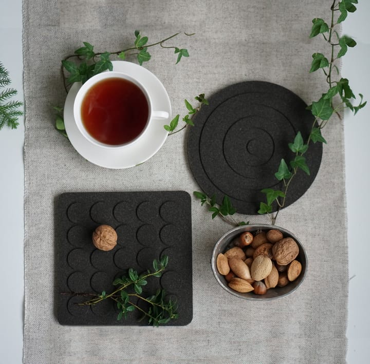 Circle ラウンドトリベット Ø20 cm, Black Born In Sweden | ボーン イン スウェーデン