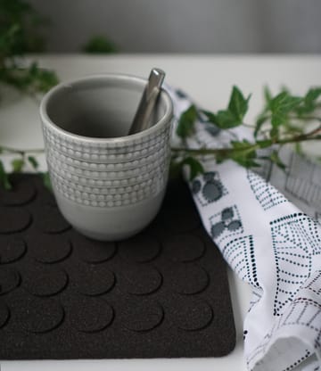Dots スクエアトリベット 20x20 cm - Black - Born In Sweden | ボーン イン スウェーデン