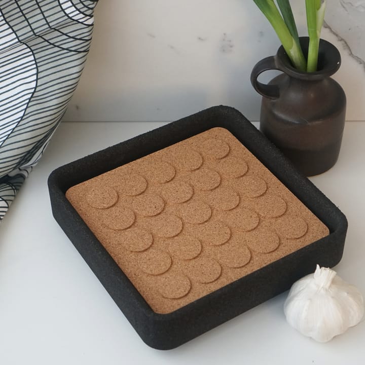 Dots スクエアトリベット 20x20 cm, Brown Born In Sweden | ボーン イン スウェーデン