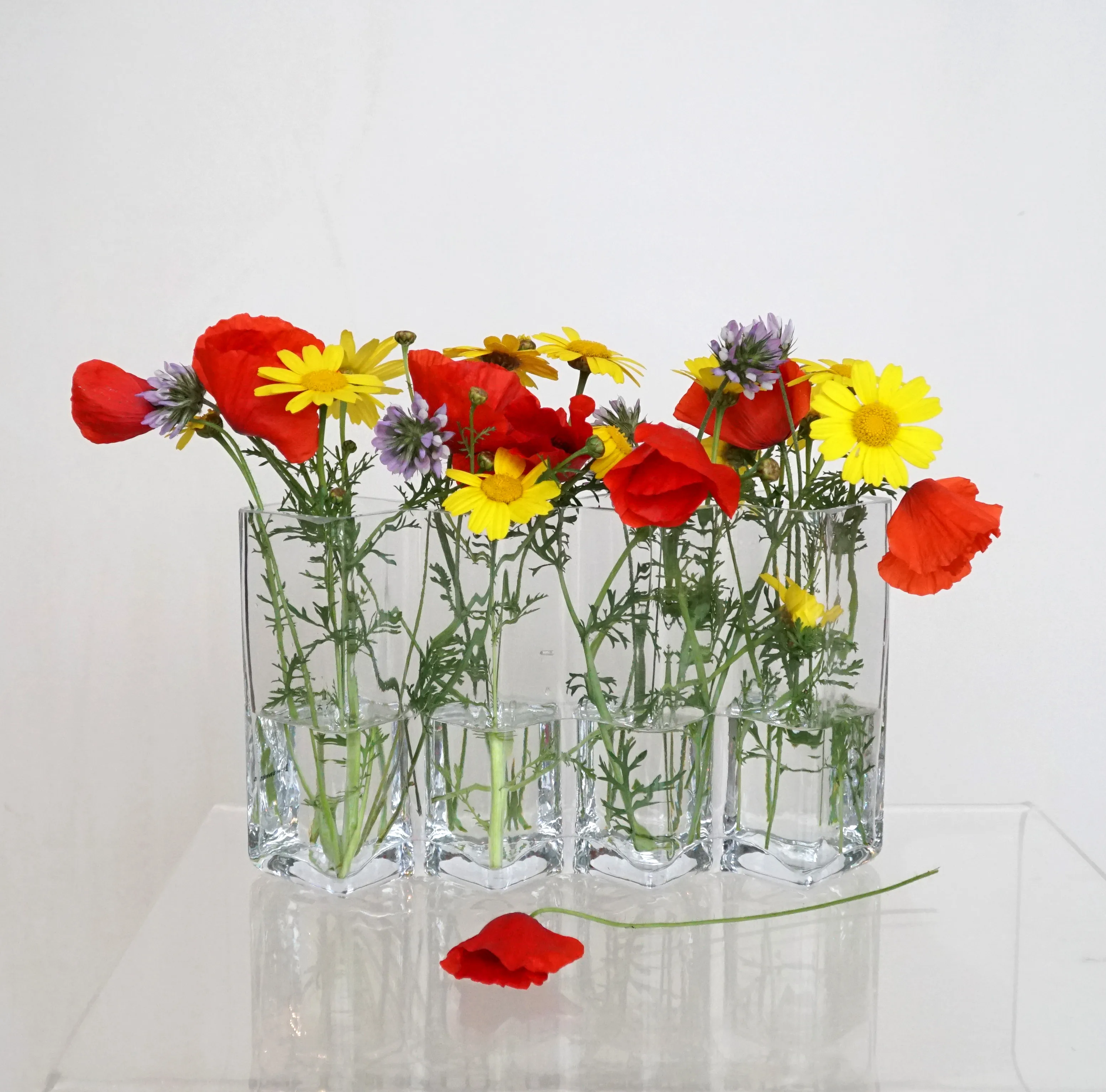 Born In Sweden | ボーン イン スウェーデン からのRow 花瓶 4口