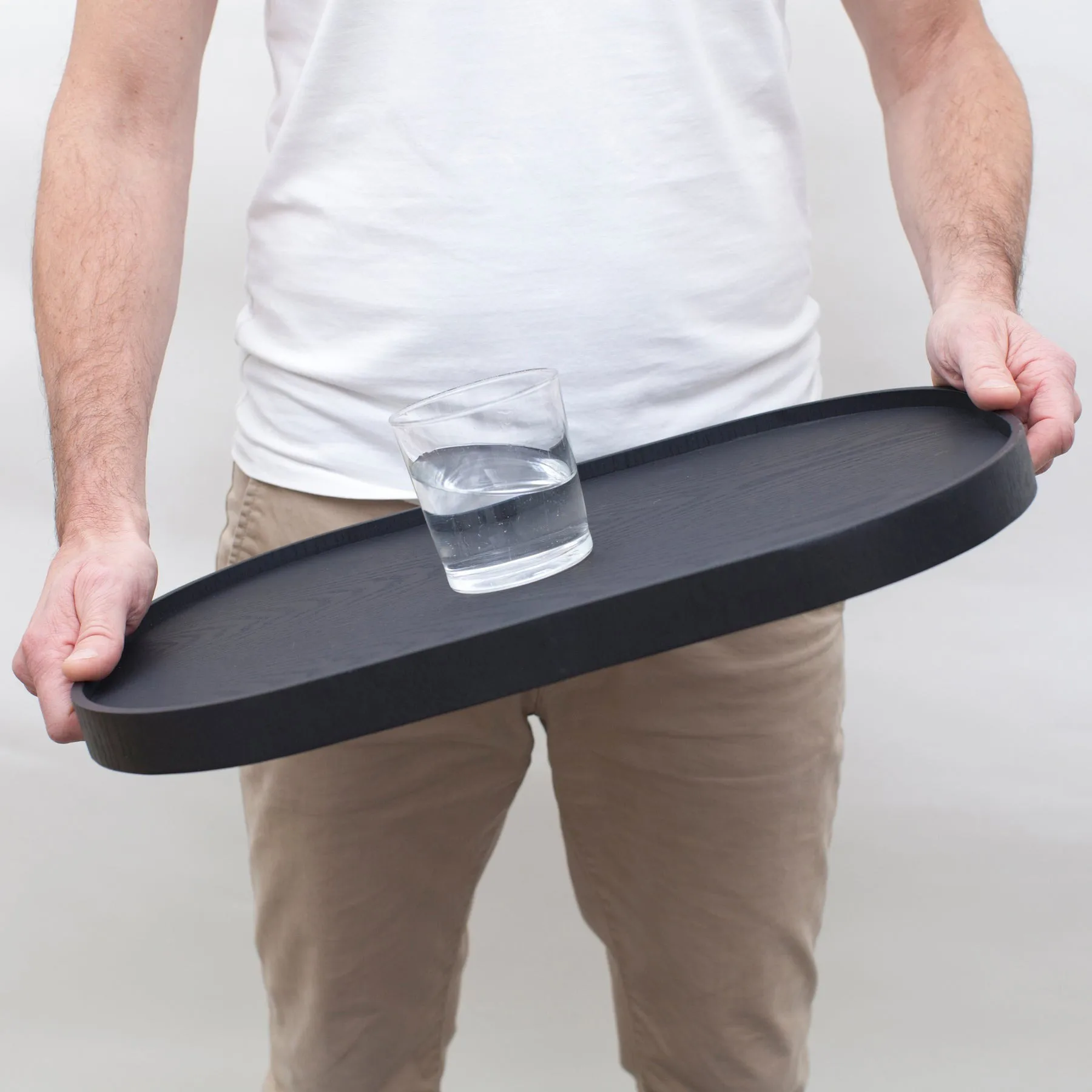 CurveLine™ サービングトレイ ノンスリップ 47x34 cm, Black willow wood Bosign | ボーサイン