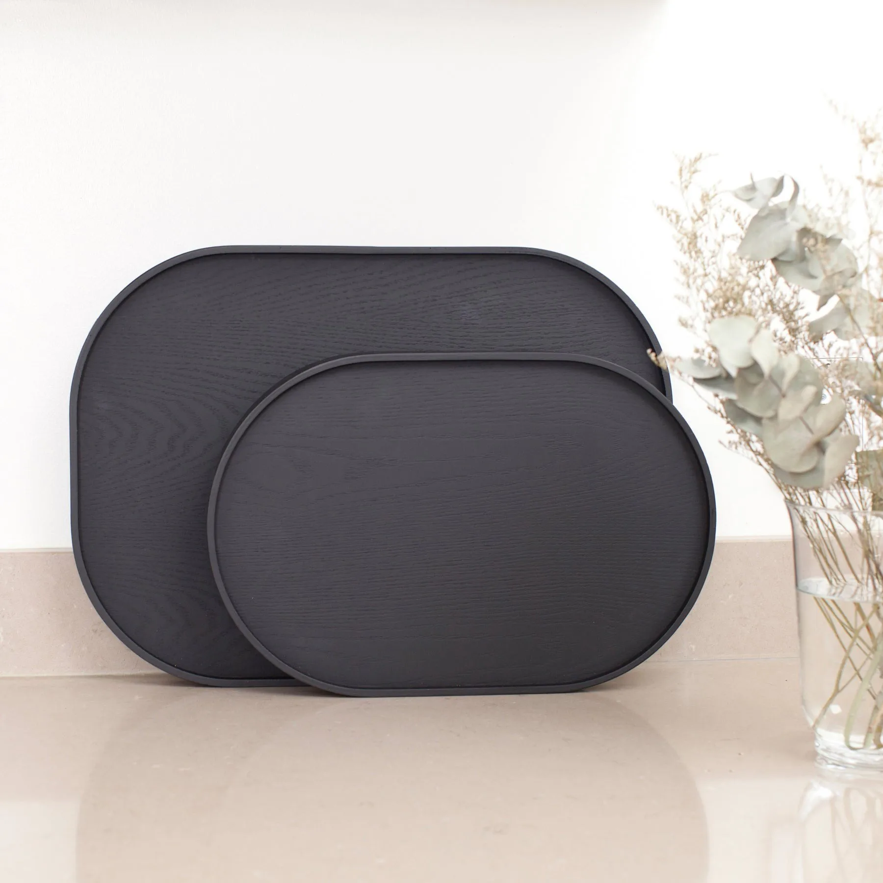 CurveLine™ サービングトレイ ノンスリップ 47x34 cm, Black willow wood Bosign | ボーサイン