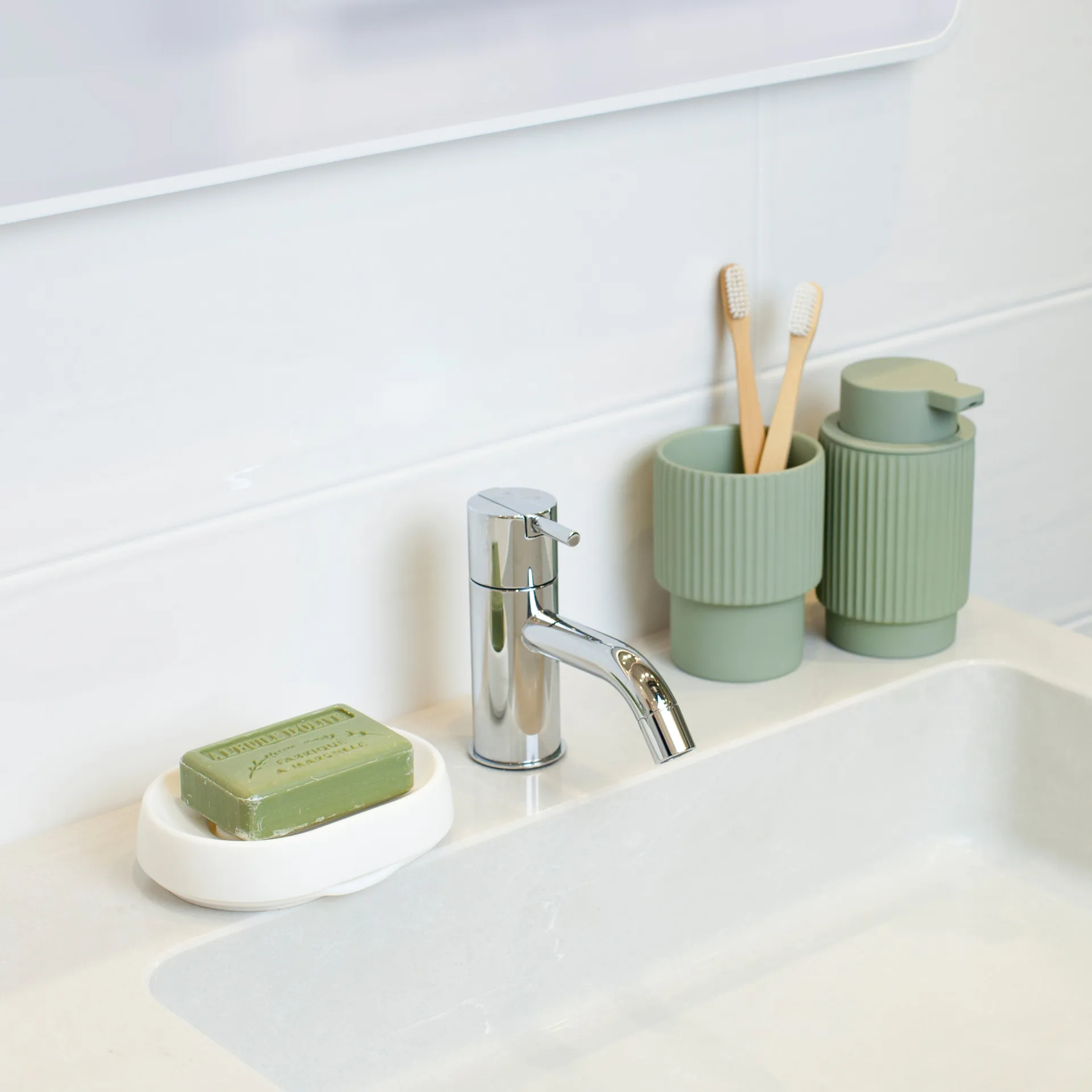 排水口付き石鹸トレイ（シリコン製）- large, White Bosign | ボーサイン