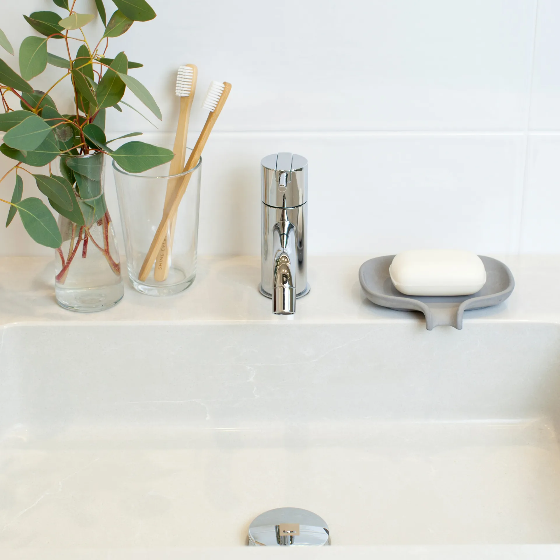 Soap Saver Flow  排水口付きソープディッシュ コンクリート, Grey Bosign | ボーサイン