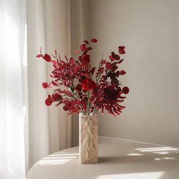 Berry drama 人工ブーケ - スパイダー咲き菊、カーネーション、ユーカリ、84 cm - Botané | ボタネ