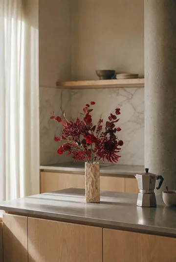 Berry drama 人工ブーケ - スパイダー咲き菊、カーネーション、ユーカリ、84 cm - Botané | ボタネ
