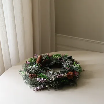 Botanical Forest Wreath 花輪 - アジサイ・ユーカリ・針葉枝・松かさ、Ø40 cm - Botané | ボタネ