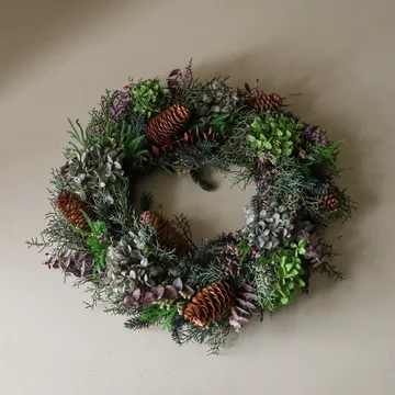 Botanical Forest Wreath 花輪 - アジサイ・ユーカリ・針葉枝・松かさ、Ø40 cm - Botané | ボタネ