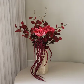 Deep bloom 人工ブーケ - アマリリス、ユーカリ、アマランス、枝、120 cm - Botané | ボタネ