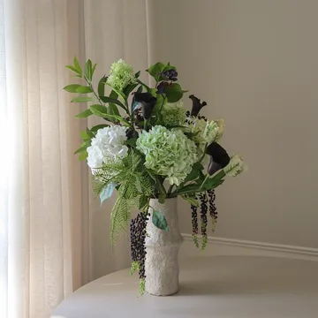 Moonlit Garden 人工ブーケ - アジサイ・パロットチューリップ・カラー、106 cm、17本 - Botané | ボタネ