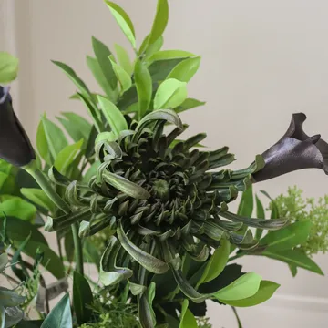 Verdant Noir 人工ブーケ - カラー・スパイダークリサンセマム・オータムサンフラワー、92 cm、13本 - Botané | ボタネ
