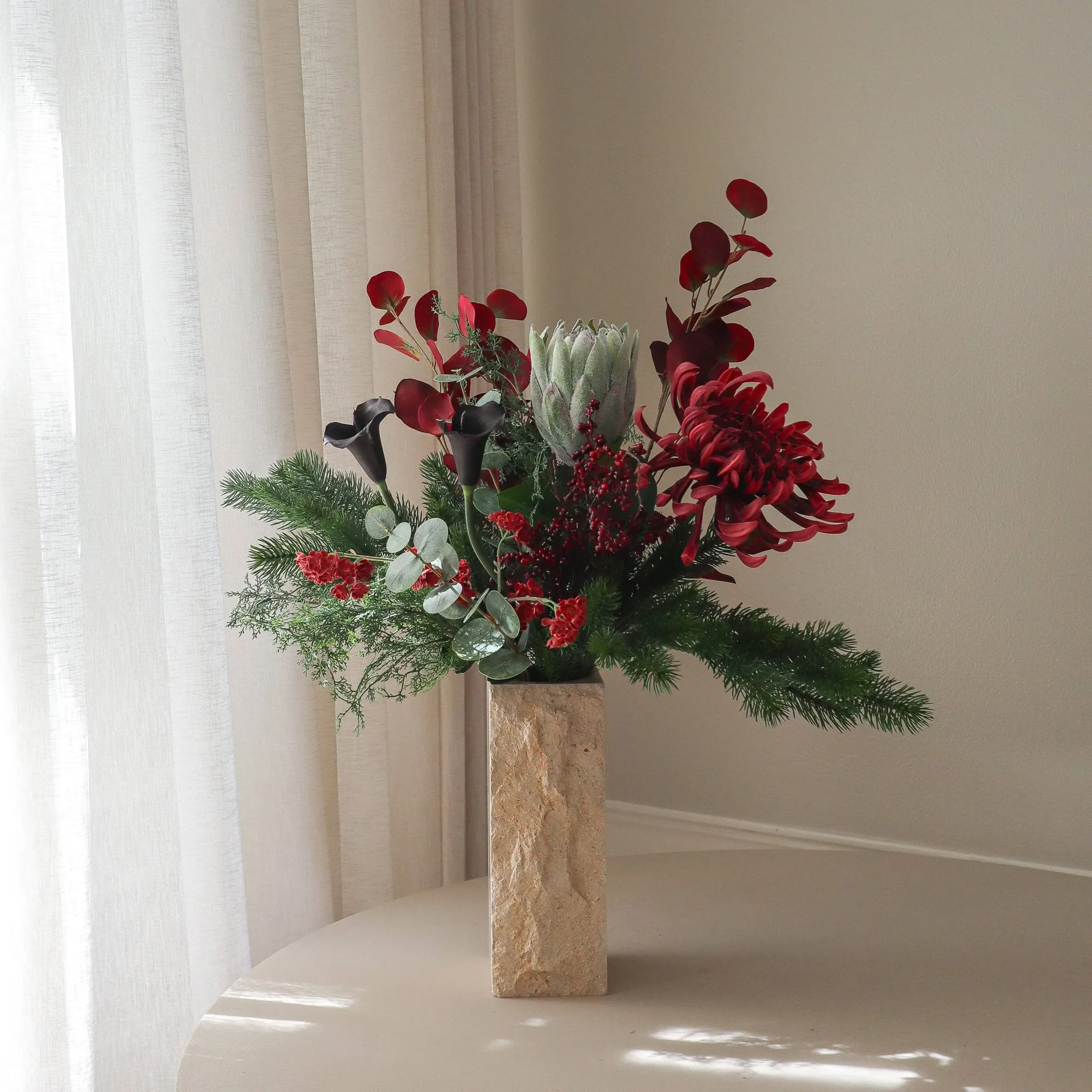 Wild winter 人工ブーケ, Protea, spider chrysanthemum, calla, eucalyptus, 84 cm Botané | ボタネ