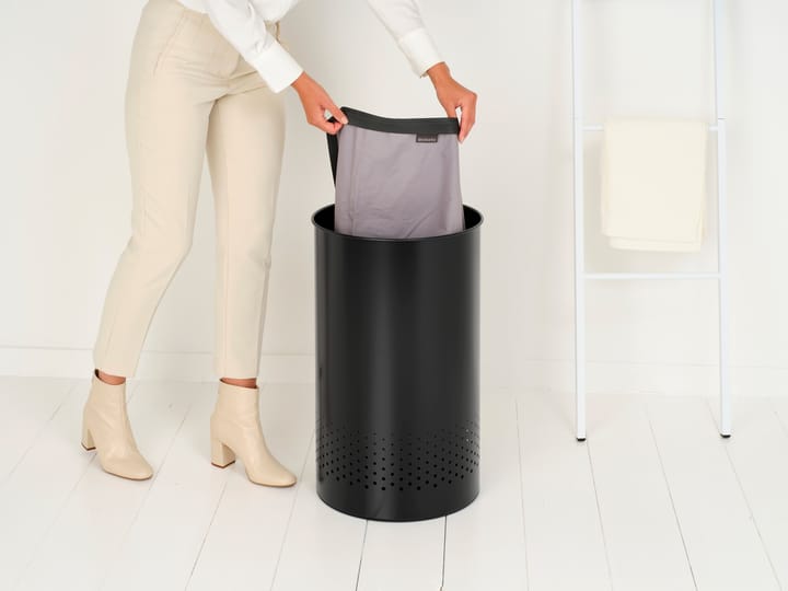 Brabantia ランドリーバスケット (プラスチック蓋付き) 60 L - Matte black - Brabantia | ブラバンシア