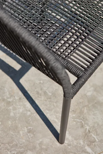 Delta アームチェア - Black - Brafab