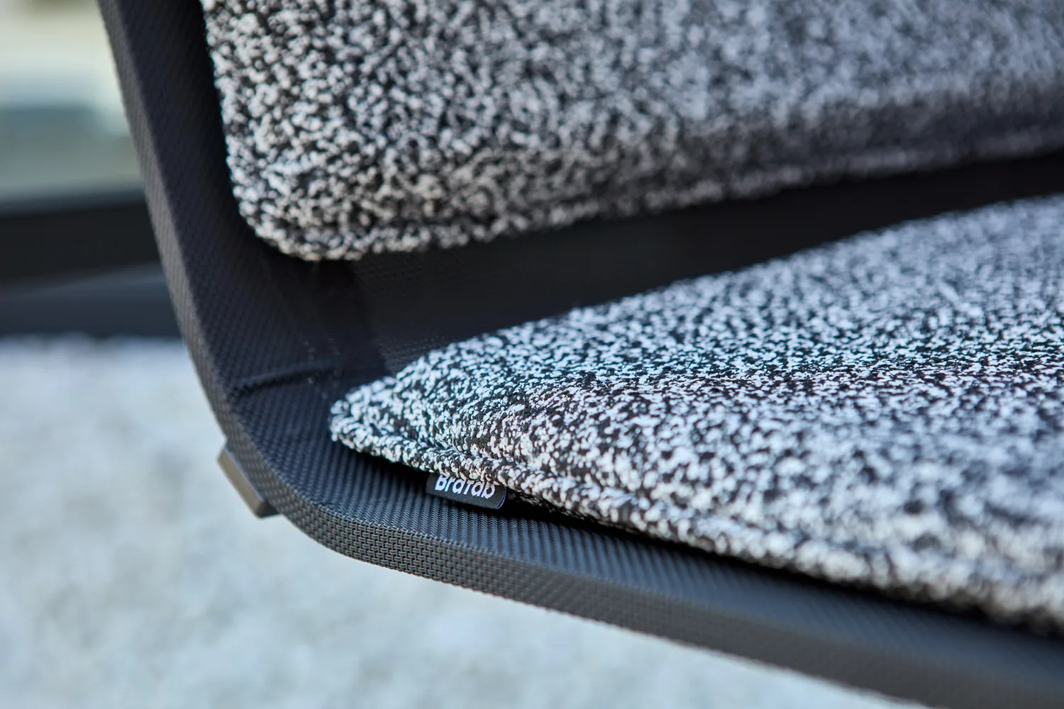 Soro ラウンジアームチェア, Black-teddy ant Brafab