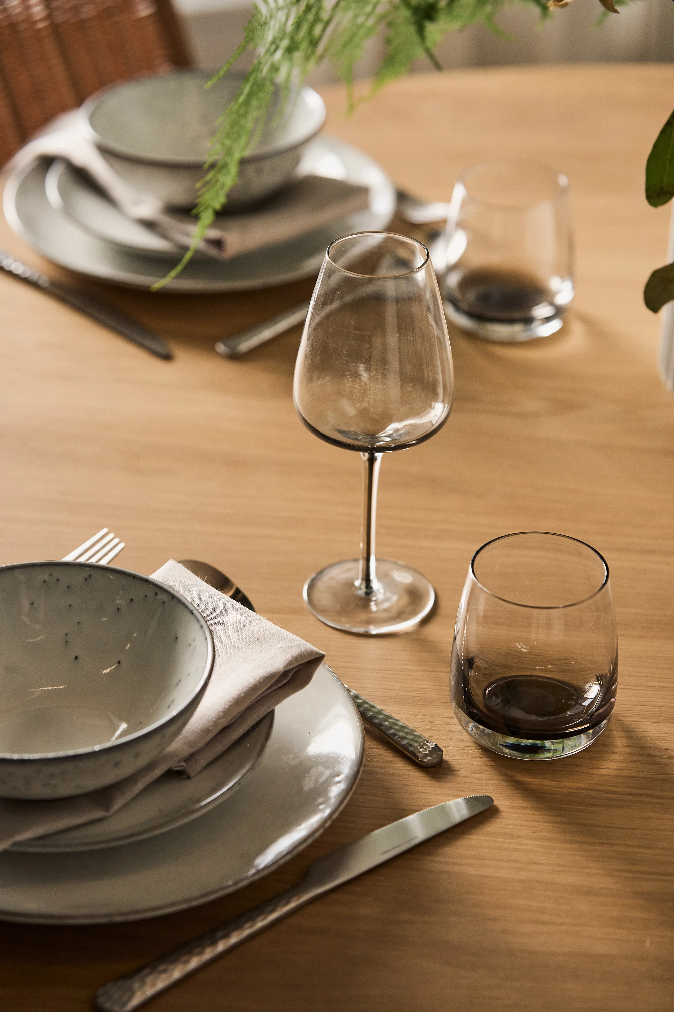 Broste Copenhagen　モダンでシックなガラス製のデコレーションベース　GEORG　アンバー Mouthblown Glass Vase マウスブロウン ガラスベース ⁄ Broste Copenhagen