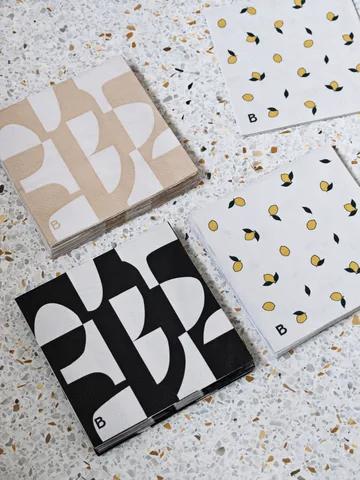 Lara ナプキン 33x33 cm 20枚セット - Black-off white - Broste Copenhagen | ブロスト コペンハーゲン
