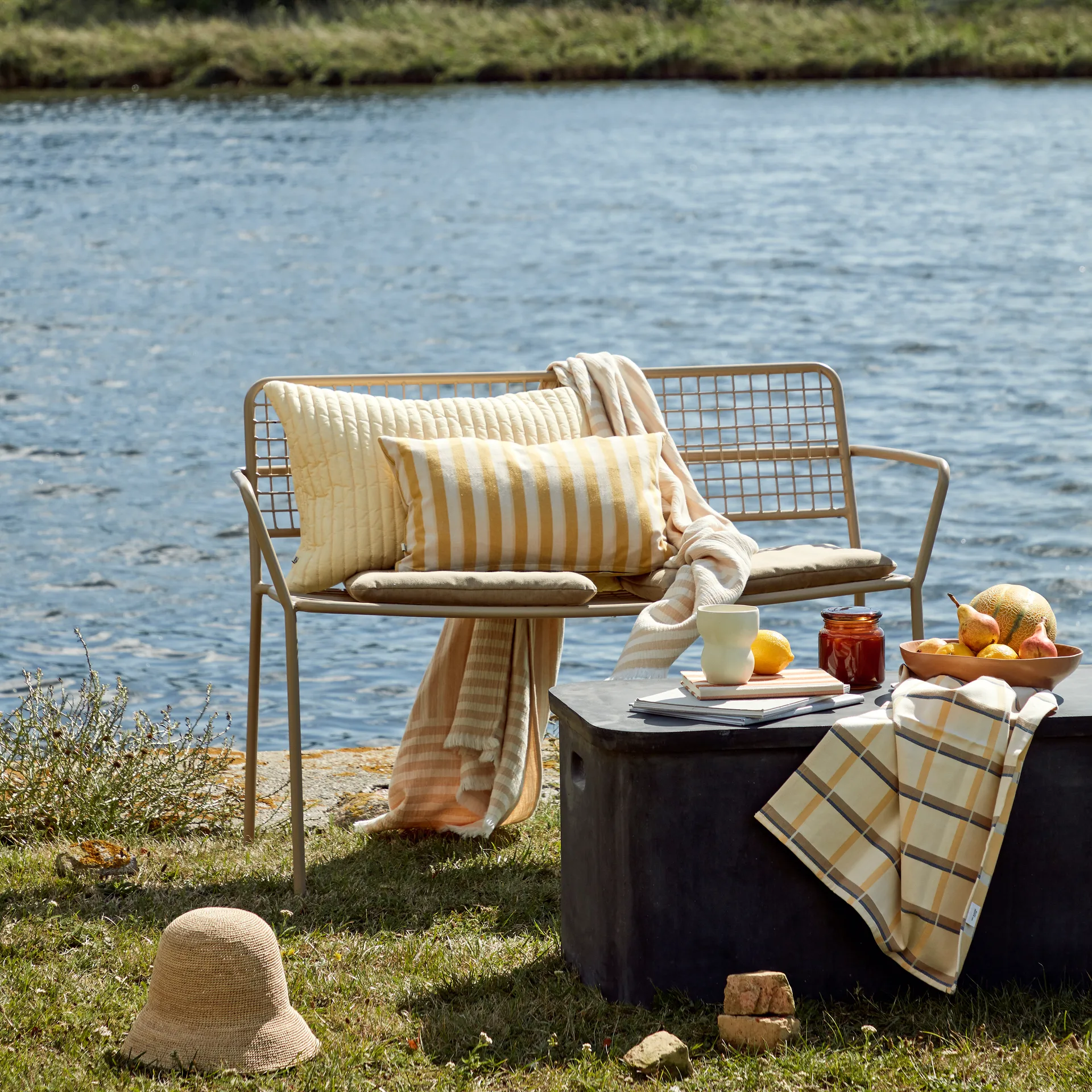 Limfjord マグ 35 cl, soft beige Broste Copenhagen | ブロスト コペンハーゲン